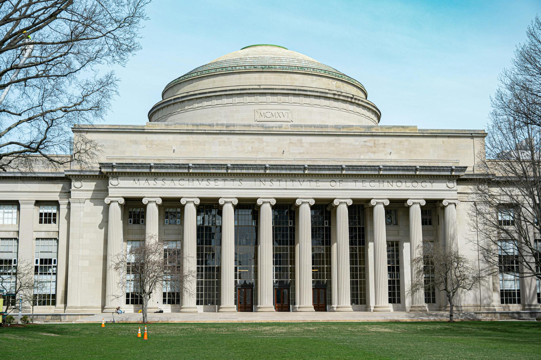 From MIT Waitlist to Sydney: What Reddit’s r/ApplyingToCollege Hype Doesn’t Tell You